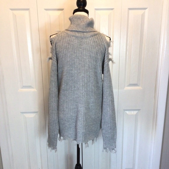 Almost Famous Gray Cold Shoulder Fringe Pullover Turtleneck Sweater Size Medium - Picture 6 of 9
